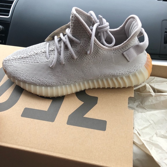 Yeezy “sesame” sz9.5 - Picture 3 of 5